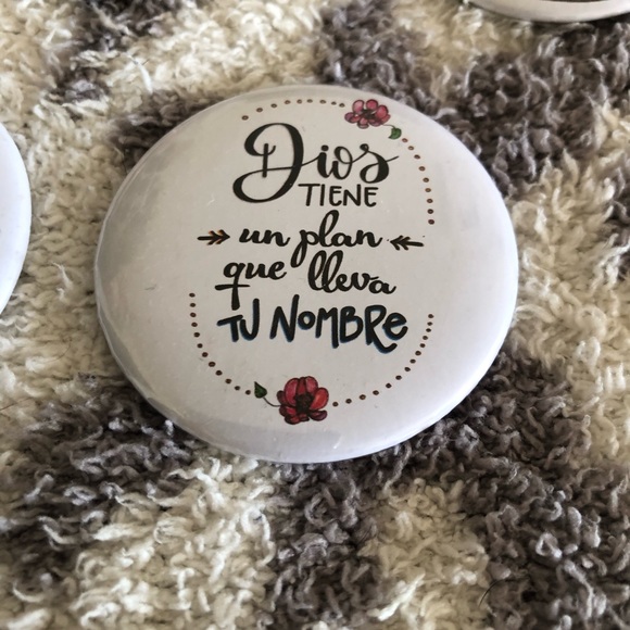 Spanish Christian Button Bundle - Picture 5 of 6